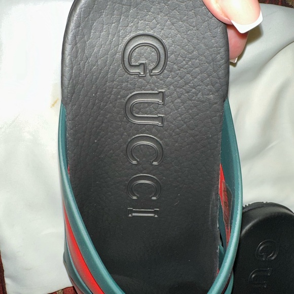 Authentic Gucci slides - Picture 6 of 8